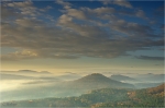 Burg_Lindelbrunn_im_Dunst.JPG